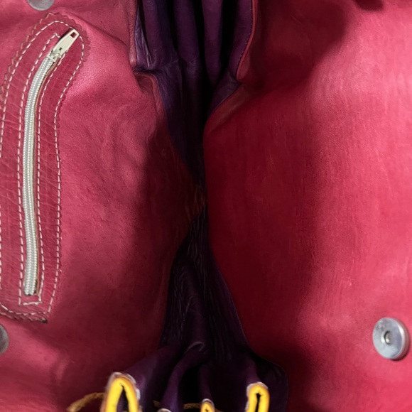 🔴 DONATING TOMORROW Last Day! Vintage Unique Red Leather Bag - Picture 5 of 5